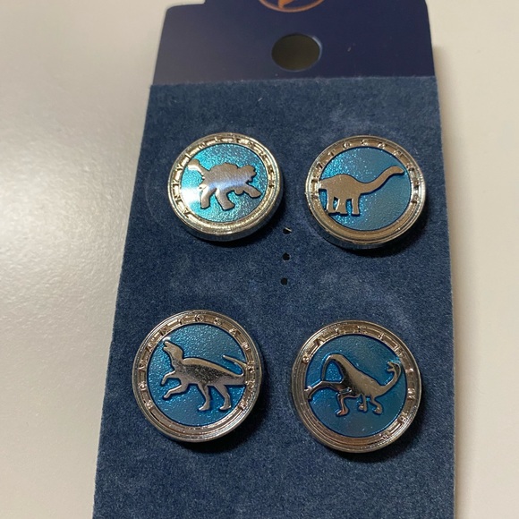 Universal Studios Jurassic World Blue Pin Set New - Picture 8 of 12